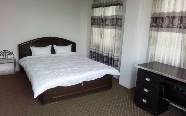 OYO 135 Lost Garden Apartment and Guest House