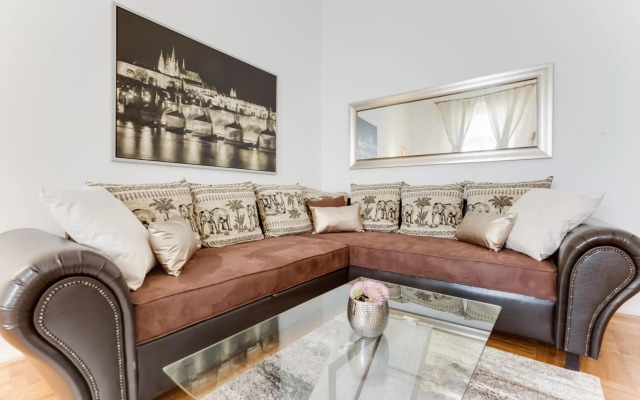 Old Town Royal Apartment With Giant Terrace