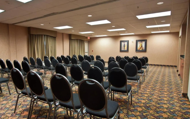 Days Inn & Suites by Wyndham Strathmore