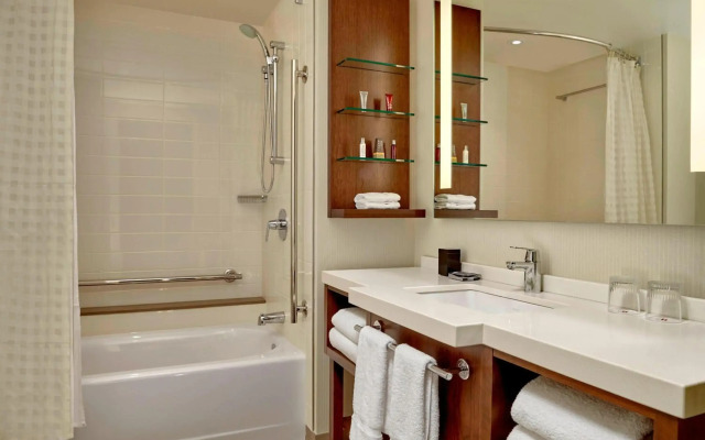 Calgary Airport Marriott In-Terminal Hotel