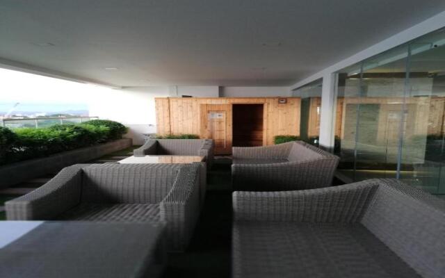 The Peak Towers sea view apartments, soi Kasetsin