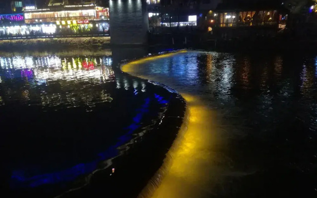 Fenghuang Hua Xiang Yuan Inn