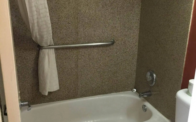 Q Lodging Motel
