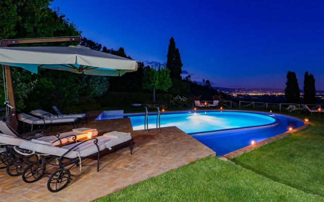 Luxury 6-bed Tuscan Villa Near Lucca and Florence