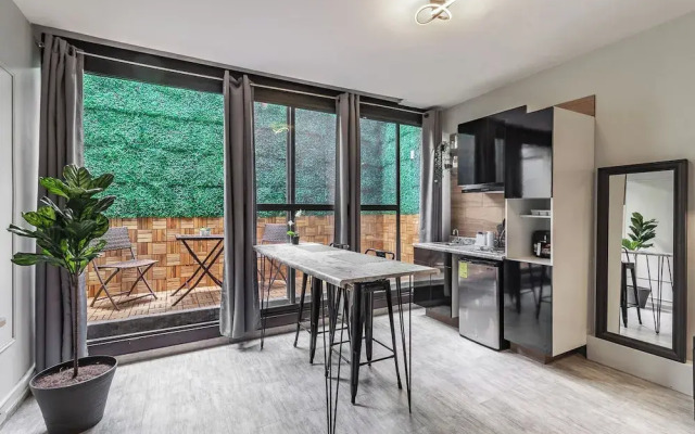 Singular Polanco Goldsmith