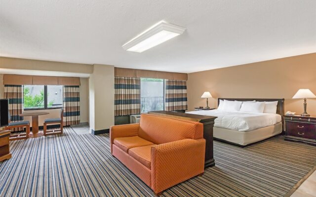 Family Inns of America