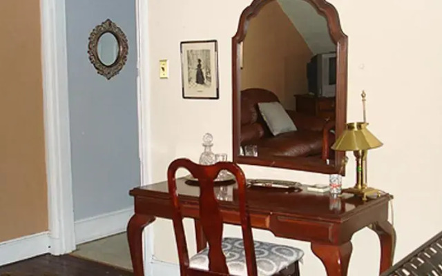 Clinton Street Bed & Breakfast