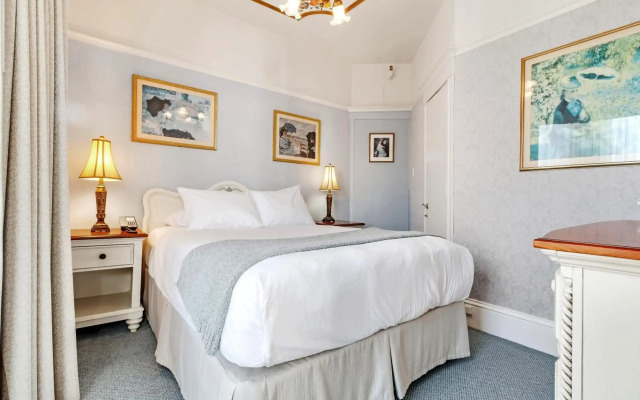 Cornell Hotel de France