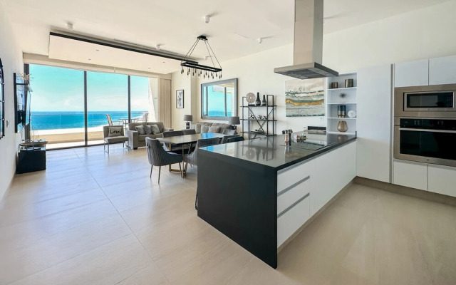 Sandy Beach 2BR Beachfront Getaway