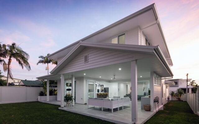 Beach Home in Burleigh Waters