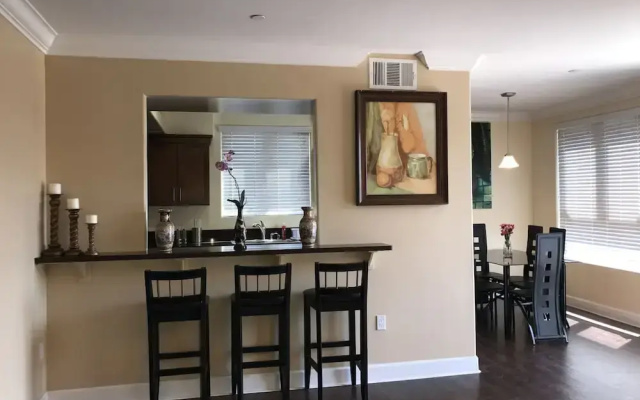 2 Bed 2 Bath in Studio City