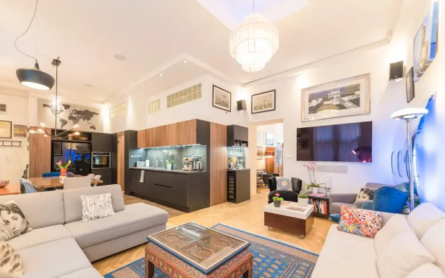Venus Apartments - The Actor´s Den