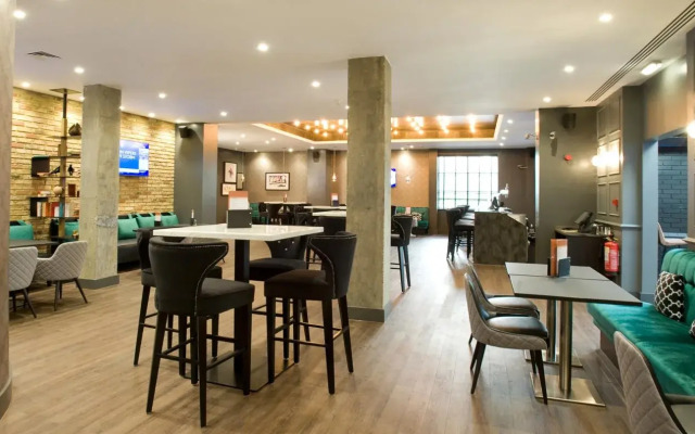 Sandman Signature London Gatwick Hotel