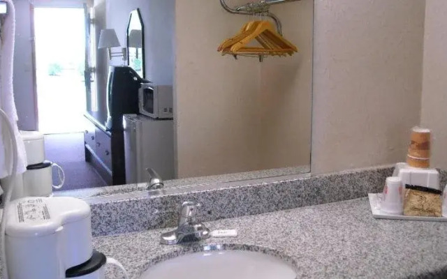 Red Carpet Inn Greensboro