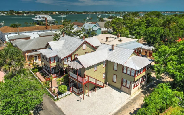 Victorian House Bed & Breakfast