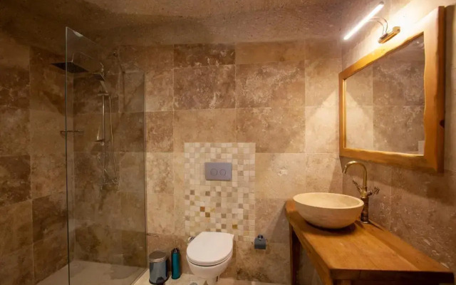 Narcissos Cave Hotel