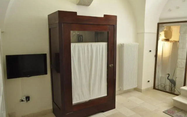 Latorreangioina