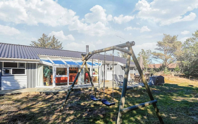 10 Person Holiday Home in Albaek