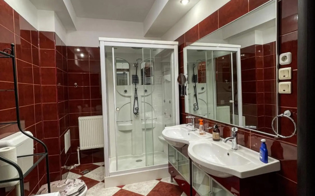 Central apartment w/ fire place - ground floor