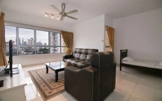 Comfy 3BR Home With Klcc View