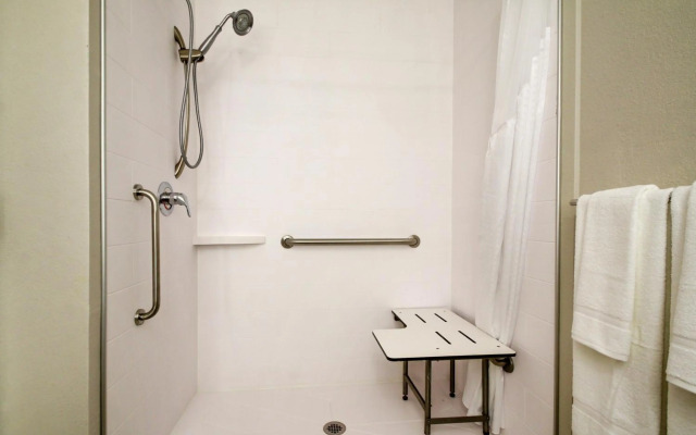 Holiday Inn Express Suites Live Oak