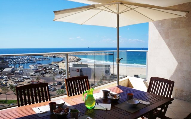 Luxury Apartment On The Beach