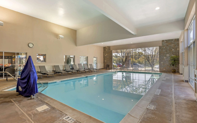 Best Western Plus Revere Inn & Suites