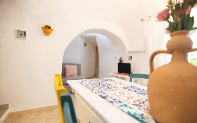 Trullo Nonna Netta con Piscina Idromassaggio e Area Giochi