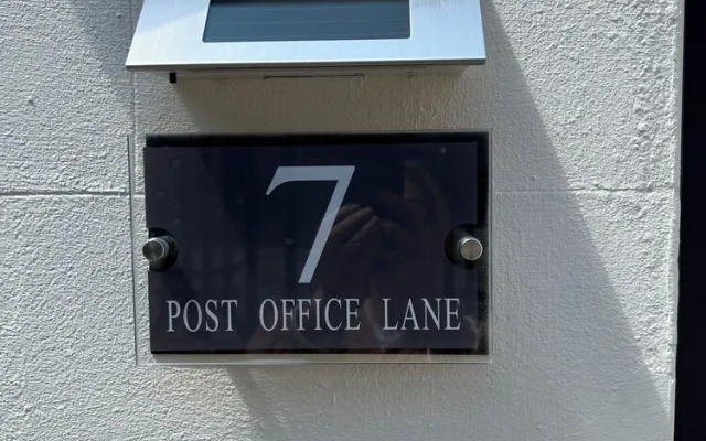 Stunning 1BR Apt in Central Cheltenham