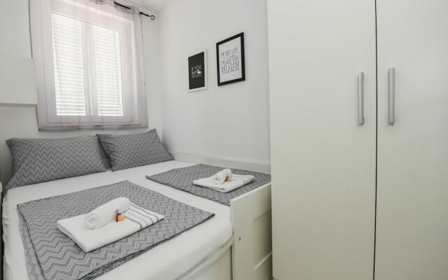 Luxurious Apartment in Novalja Near Sea