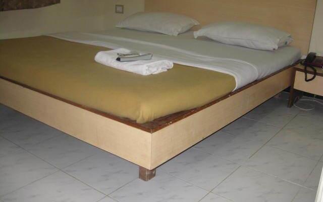 Hotel Manas Residency