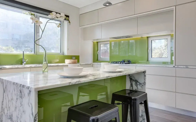 Spacious 2-bed Apartment Close to City