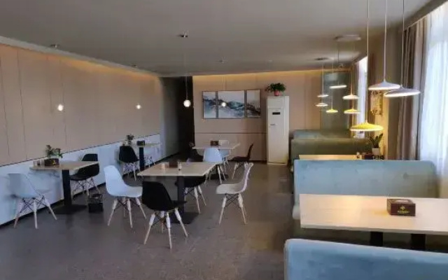 Turui Business Hotel (Yaoduhe Metro, Anhui Technical College of Industry and Economy Branch, Hefei)