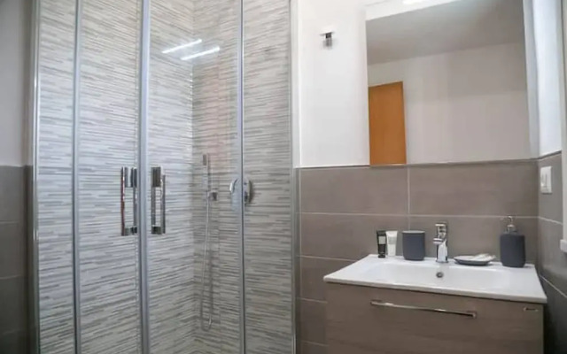Spacious 4 Bedroom Apartment With Terrace And View