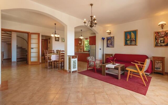 Stunning Home in Preko With 3 Bedrooms and Wifi