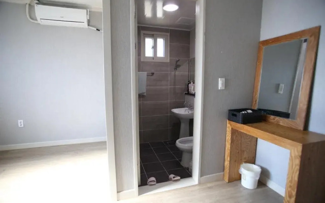 Namu Guesthouse & Pension - Hostel