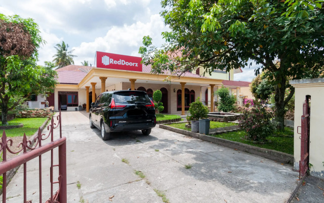 RedDoorz @ Samuel Homestay Pematangsiantar