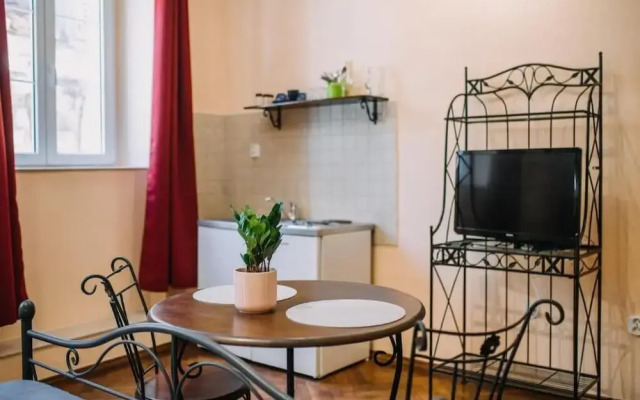 Amoret Apartments