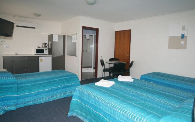 Cedar Lodge Motel Townsville