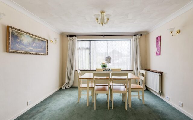 Kidlington 3 BR House Parking Large Garden
