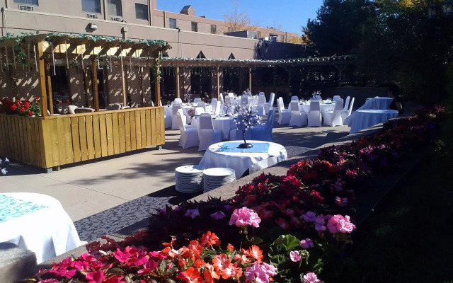 The Peninsula Inn