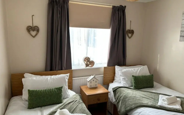 Bungalow-2bed-1bath-petfriendly-parking