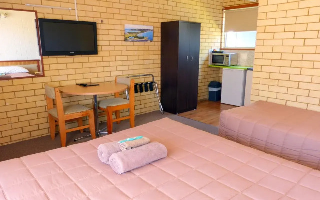 Coastal Comfort Motel