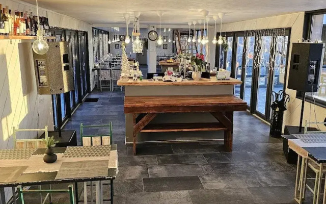 Ursa Mica Glamping Resort