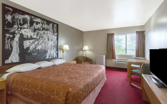 Super 8 by Wyndham Green River