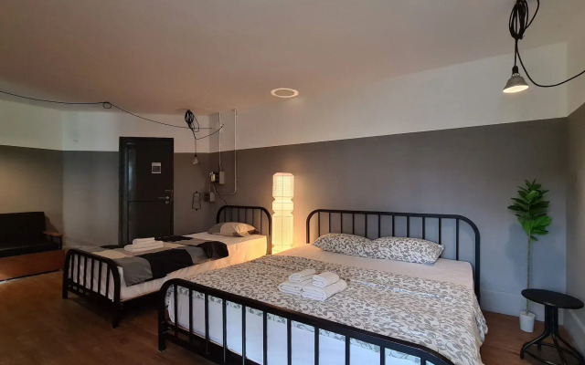 Hand Hotel