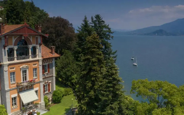 Villa Selva Luxury Lakeview Apartment
