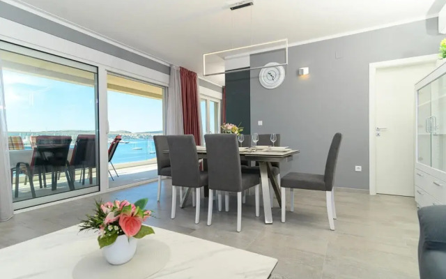 Beautiful Apartment in Seget Donji With Wifi and 2 Bedrooms