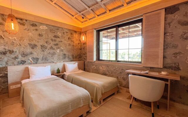 Izz Getaway – Adults Only