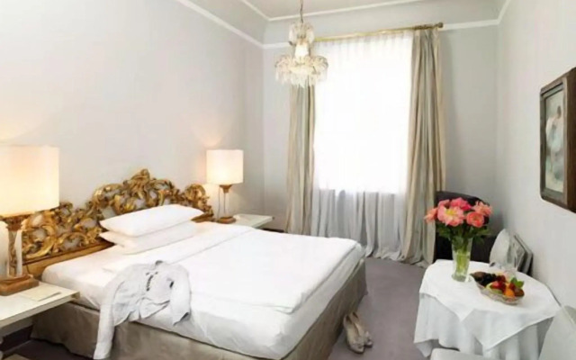 Opera Hotel